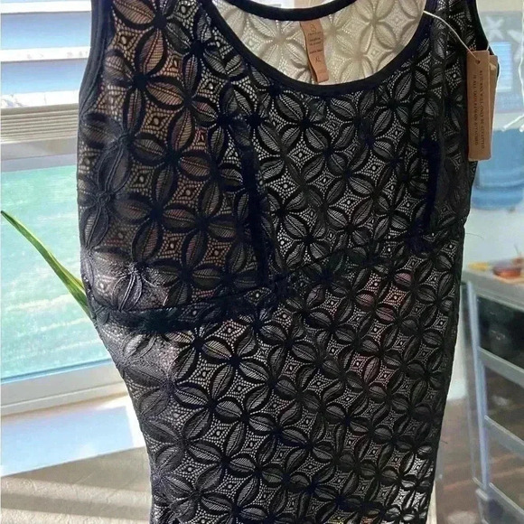 SHAPELLX Lace Glamour Geometric Sculpting Bodysuit - Picture 6 of 8